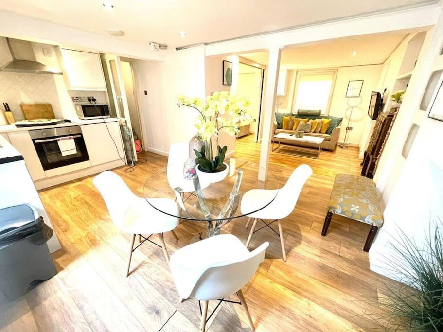 Historical Building / Cozy Basement Apt / Central CBG エクステリア 写真