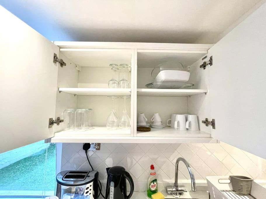 Historical Building / Cozy Basement Apt / Central CBG エクステリア 写真