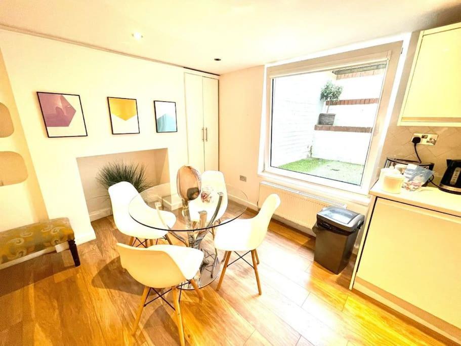 Historical Building / Cozy Basement Apt / Central CBG エクステリア 写真