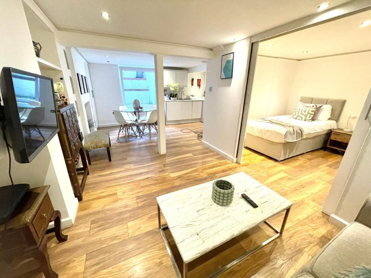 Historical Building / Cozy Basement Apt / Central CBG エクステリア 写真